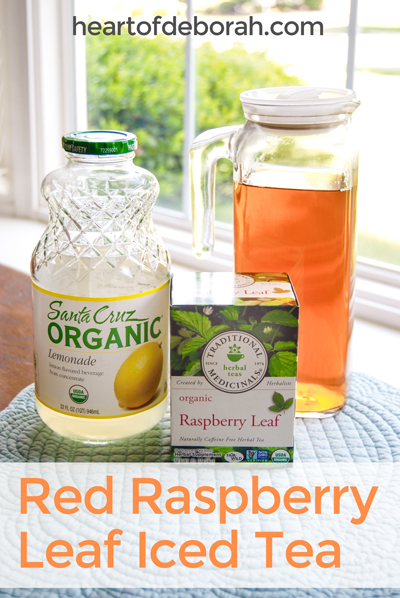 Drinking red raspberry leaf iced tea during pregnancy may ease labor pains. Here is a recipe for red raspberry leaf iced tea using lemonade as a sweetener. #recipe #pregnancy #redraspberry #naturalpregnancy