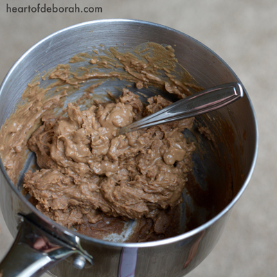 Looking for a last minute gift idea? Make this all natural playdough recipe with ingredients from your pantry. Free "Made With Love" printable included!