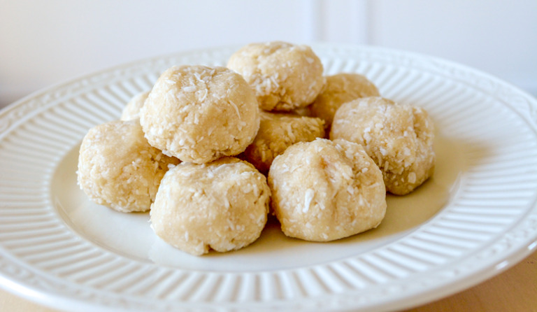 Raw Vanilla Coconut Macaroons Recipe