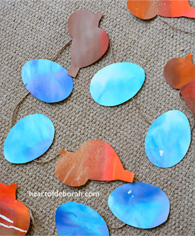 Looking for a fun spring kid's craft? Make this beautiful watercolor robin's nest spring garland with your children! They will love this kid's activity.