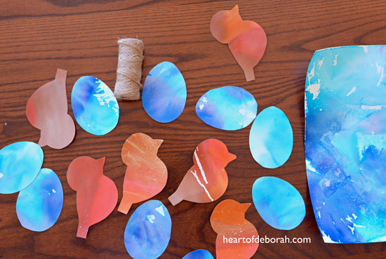 Looking for a fun spring kid's craft? Make this beautiful watercolor robin's nest spring garland with your children! They will love this kid's activity.