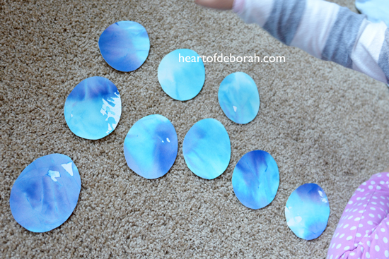 Looking for a fun spring kid's craft? Make this beautiful watercolor robin's nest spring garland with your children! They will love this kid's activity.