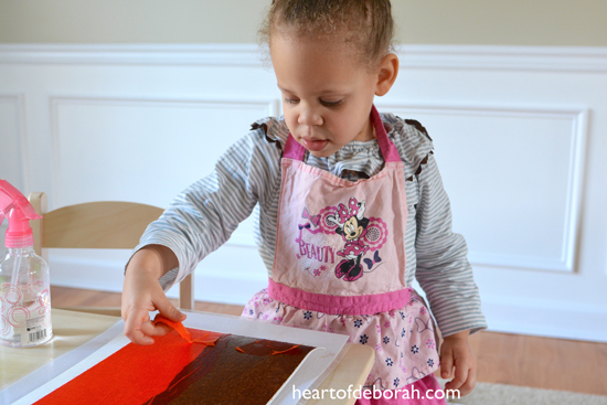 Looking for a fun spring kid's craft? Make this beautiful watercolor robin's nest spring garland with your children! They will love this kid's activity.