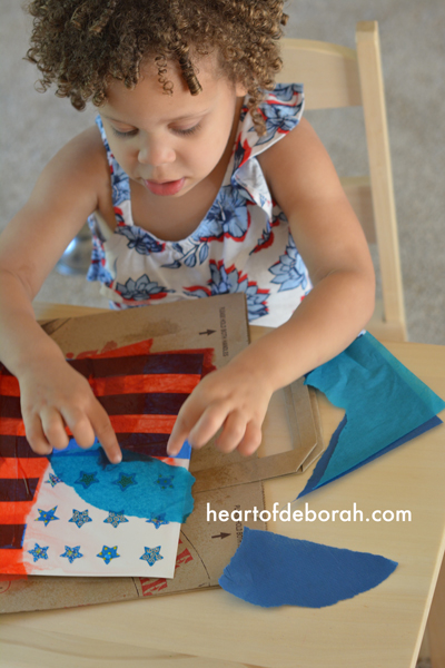 How adorable is this American Flag Kids Craft? Make this beautiful watercolor craft with your kids for 4th of July! What a fun American flag art project.