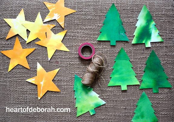 I LOVE this watercolor Christmas tree garland. It's a super easy DIY craft perfect to get into the holiday spirit. Also easy enough to do as a fun Christmas kid's craft.