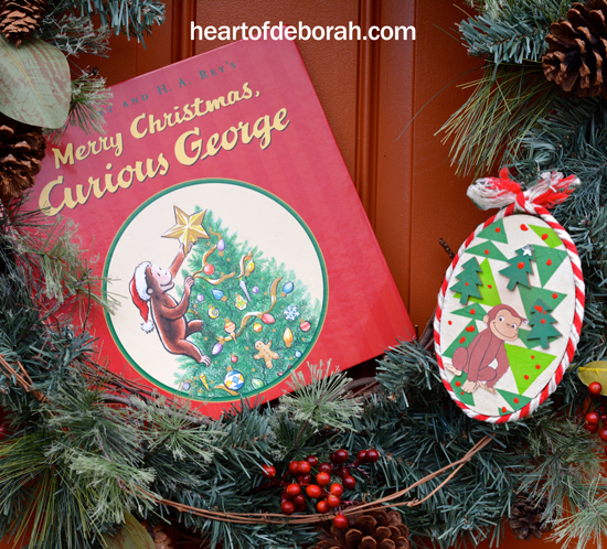 How cute is this Curious George Christmas ornament!? This mixed media collage is the perfect kid made ornament to craft this holiday season. Easy to do and no artistic talent needed!