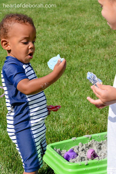 Looking for a fun children’s activity this summer? Make an obstacle course for kids in your own backyard! Here are 6 easy and fun obstacles for young kids to enjoy.