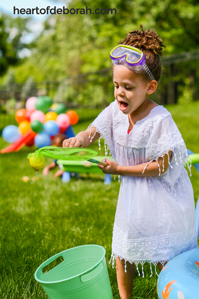 Looking for a fun children’s activity this summer? Make an obstacle course for kids in your own backyard! Here are 6 easy and fun obstacles for young kids to enjoy.