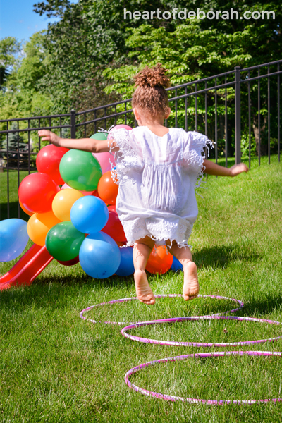 Looking for a fun children’s activity this summer? Make an obstacle course for kids in your own backyard! Here are 6 easy and fun obstacles for young kids to enjoy.