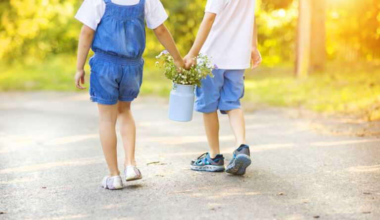 Family is everything! Do you want to encourage a strong and loving sibling relationship? Here are 5 secret ways to do this from a fellow mom and school psychologist. Help children create a lasting sibling bond.