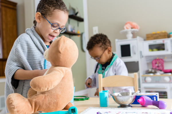 Preschoolers and young children love pretend play! Set up your own DIY pretend play doctor's office with these doctors printables. We used a Disney Junior Doc McStuffins theme and quickly set up our dramatic play center!