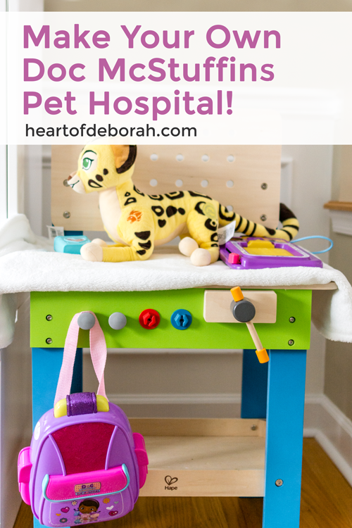 Preschoolers and young children love pretend play! Set up your own DIY pretend play doctor's office with these doctors printables. We used a Disney Junior Doc McStuffins theme and quickly set up our dramatic play center! #pretendplay #dramaticplay