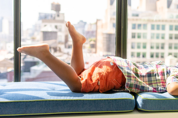 How to get your kids to sleep on vacation without tears! 4 essential sleep tips for travel.