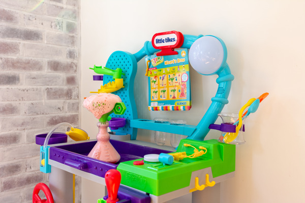 Use the Wonder Lab to build problem solving skills in your kids and build lasting memories together. It's the perfect educational toy that your kids won't want to stop playing with.