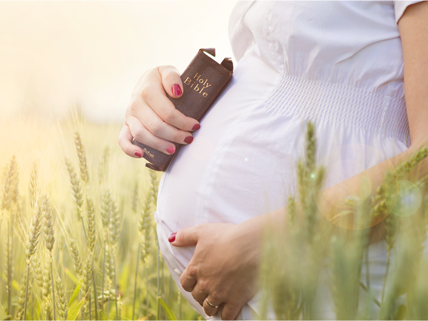 Pray these scriptures for labor and delivery to find peace and comfort! 17 encouraging bible verses to mediate on day and night.