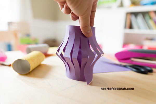 Easy directions to make your own DIY paper lanterns! What a fun and easy kid's craft.