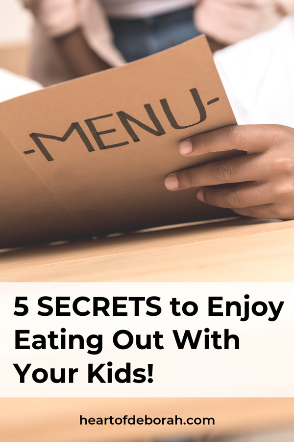 Try new foods and enjoy dining out with kids! Here are 5 secrets to a smooth dinner out at a restaurant together.