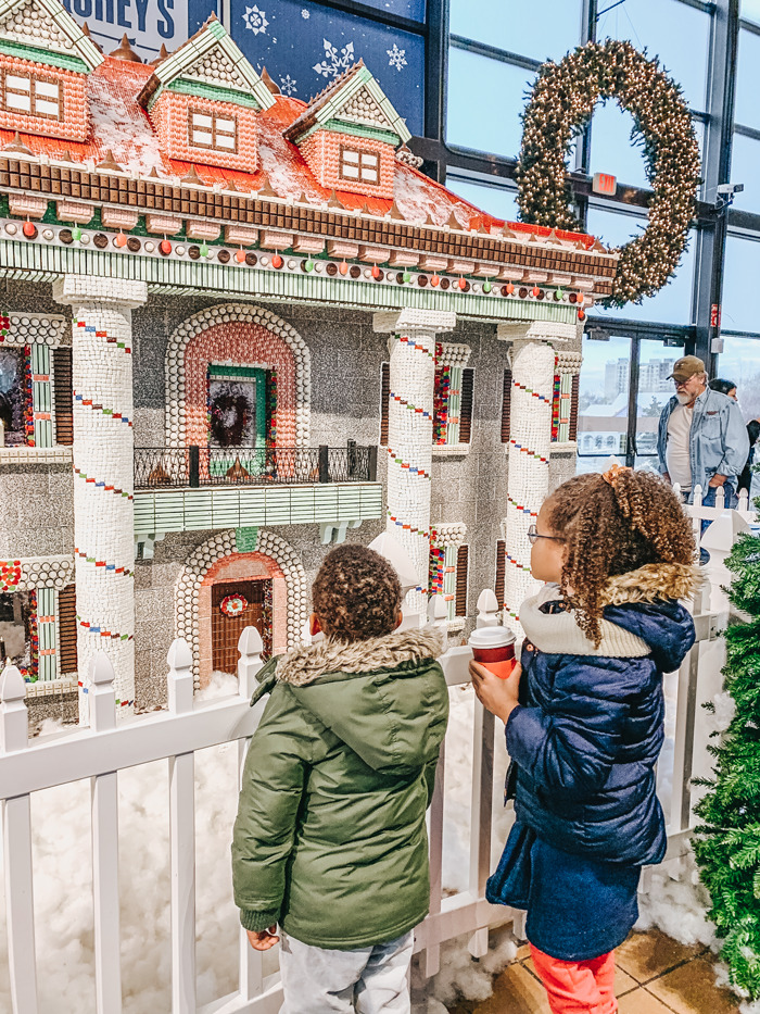 How cool is this gingerbread house made of all candy?! It can be seen at Hershey's Chocolate World.