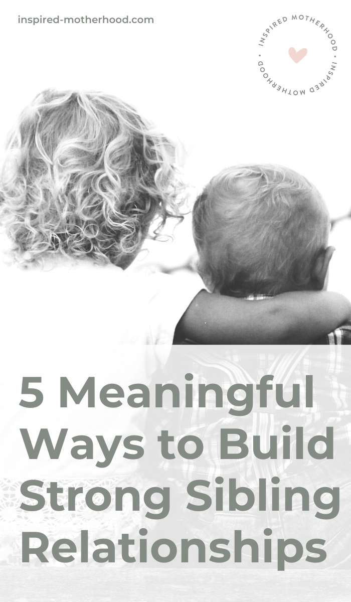 Start building your children's sibling relationship from the beginning. Your kids can be friends and you can find ways for your family to connect. Here are 5 secrets to building a sibling friendship!